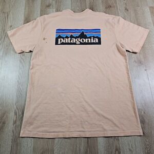 Patagonia Shirt Adult Large Salmon Cool Hiking Outdoors Responsibili-Tee Men